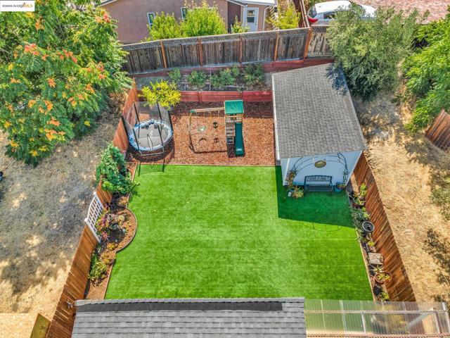 2350 W Shell Ave, Martinez CA: https://media.crmls.org/mediaz/cd2eff0e-3b8c-47bf-ad28-5aef2bee4b89.jpg
