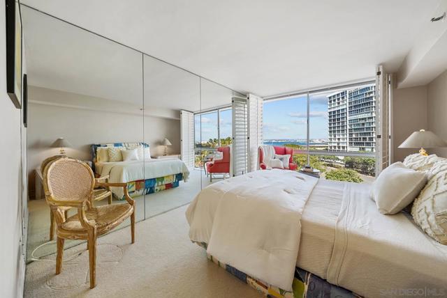 1780 Avenida Del Mundo, Coronado CA: https://media.crmls.org/mediaz/cd2f61d2-2d0b-47f1-a119-dc2c8dbcf967.jpg