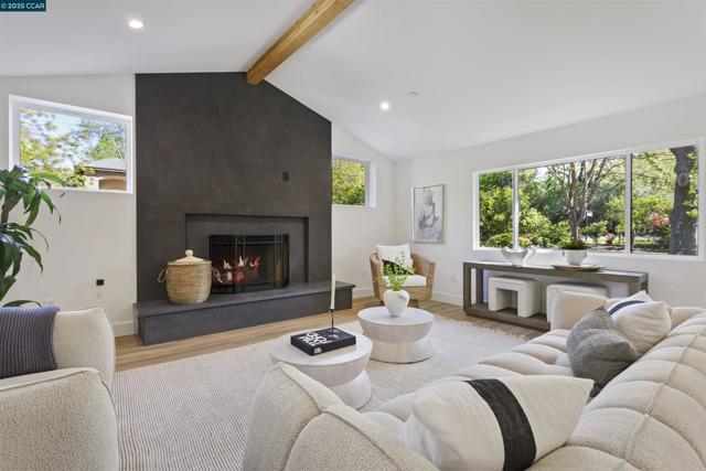 2559 Romley Ln, Alamo CA: https://media.crmls.org/mediaz/cd2f9795-44c3-42f1-bf7e-602cdc79fd1e.jpg