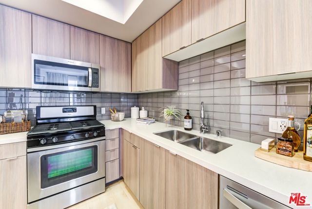 7290 Edinger Avenue, Huntington Beach CA: https://media.crmls.org/mediaz/cd2fa727-a958-4ae3-8415-bace8d0f3342.jpg