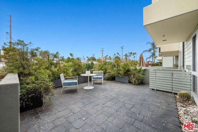 310 Washington Boulevard, Marina del Rey CA: https://media.crmls.org/mediaz/cd30a13a-af24-4955-816c-17fae9c4120f.jpg