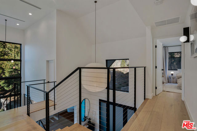 654 S Cumberland Drive, Lake Arrowhead CA: https://media.crmls.org/mediaz/cd30bd4e-c0a3-4bef-b5b1-6908e566ca8f.jpg