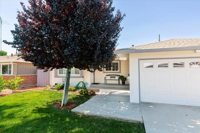 3562 Earl Drive, Santa Clara CA: https://media.crmls.org/mediaz/cd30d3a3-81d8-470e-8a79-899ef565b12b.jpg