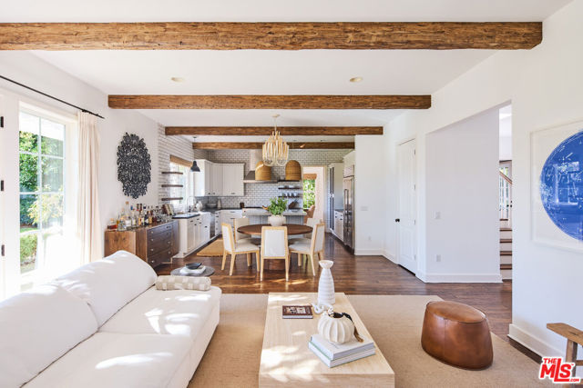 28830 Hampton Place, Malibu CA: https://media.crmls.org/mediaz/cd316f27-319b-4336-b00f-5970bf662ba1.jpg