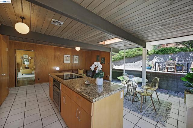5354 Greenridge Rd, Castro Valley CA: https://media.crmls.org/mediaz/cd31821e-2b4d-4ac8-8248-bebb4b1d62db.jpg