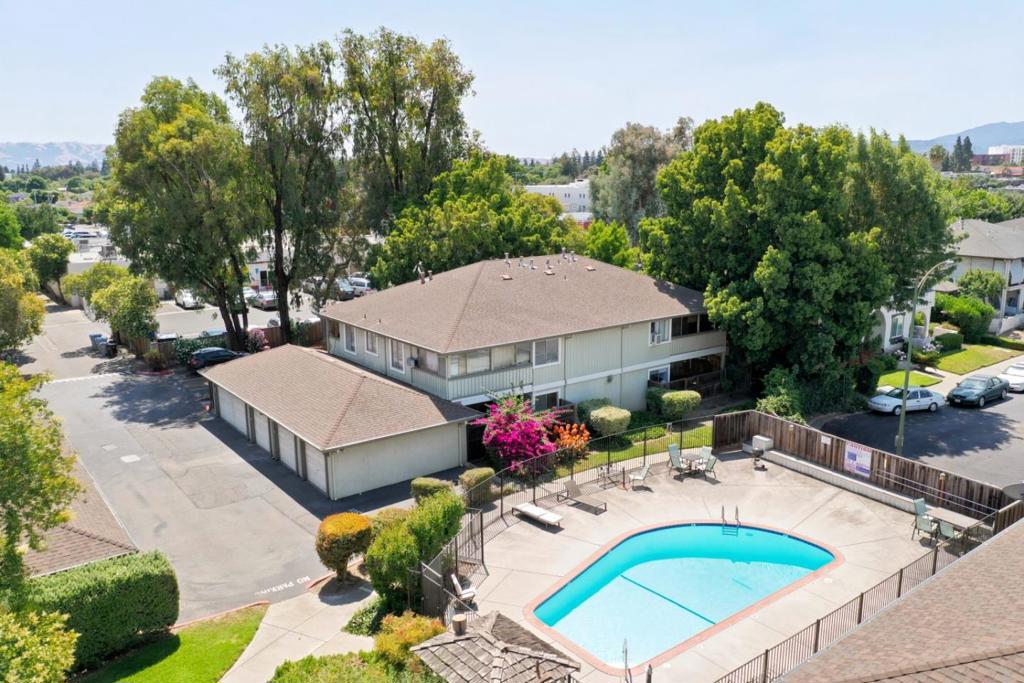 1052 Delna Manor Lane #1052