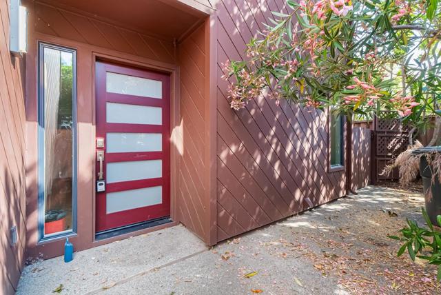 707 Santa Cruz Lane, Foster City CA: https://media.crmls.org/mediaz/cd327161-1848-452a-88b8-549b0ecde662.jpg