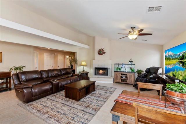 Image 11 of 34 For 52945 Avenida Herrera