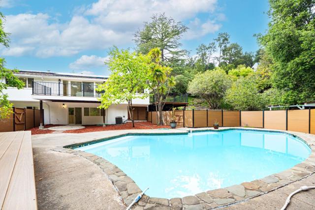 3 Harran Circle, Orinda CA: https://media.crmls.org/mediaz/cd32ce59-51ad-4b20-a278-c0eb3ae5fa8a.jpg
