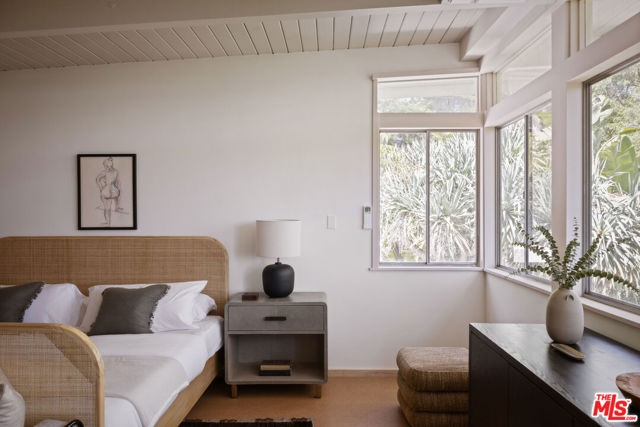 7349 Pacific View Drive, Los Angeles CA: https://media.crmls.org/mediaz/cd33b1c4-e0a8-4673-91d3-15639b319baa.jpg