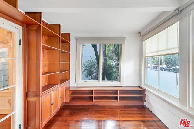 2636 5th Street, Santa Monica CA: https://media.crmls.org/mediaz/cd33e54b-2ccb-4c5f-8b5c-0753972d2b92.jpg