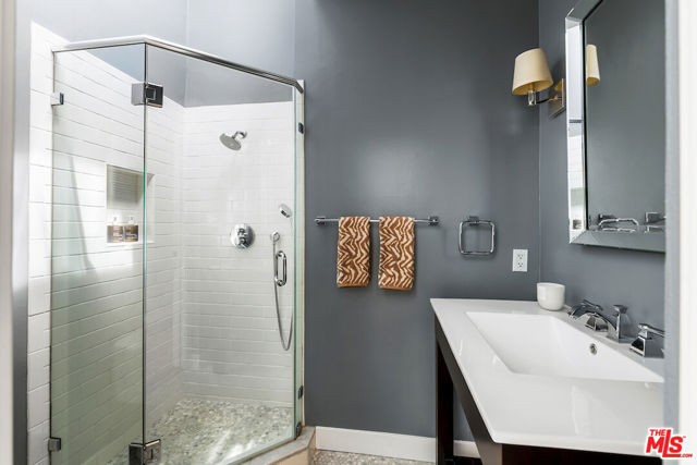 1425 Stanford Street, Santa Monica CA: https://media.crmls.org/mediaz/cd33ec55-f22d-4088-b353-f1c24e35cfc8.jpg