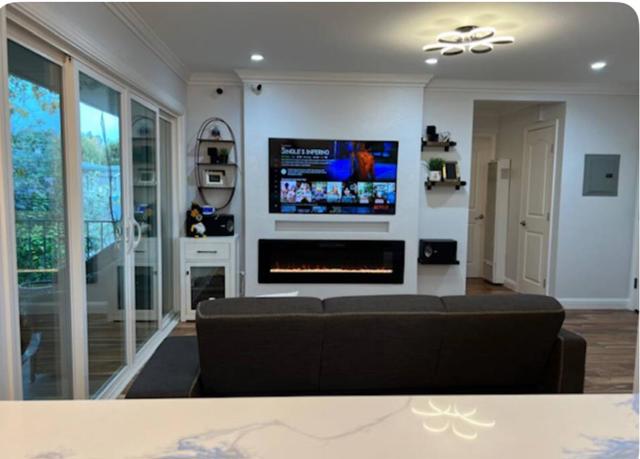 1217 Paloma Avenue, Burlingame CA: https://media.crmls.org/mediaz/cd34085b-7495-47eb-8ffc-8f6f80d78ef2.jpg