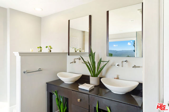 5118 Cerrillos Drive, Woodland Hills CA: https://media.crmls.org/mediaz/cd3427be-b376-4b43-bbb4-431c4ed4dd52.jpg