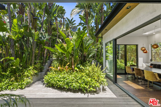 8547 Appian Way, Los Angeles CA: https://media.crmls.org/mediaz/cd343d47-c695-40b1-8320-b45f88aaebe7.jpg