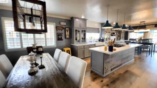 4911 Cabrillo Pt, Discovery Bay CA: https://media.crmls.org/mediaz/cd343f6b-c823-4950-9de4-ba19b0bae723.jpg