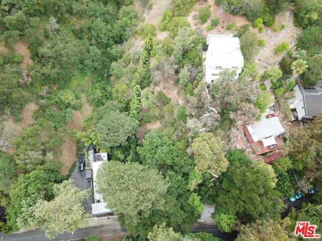 10074 Westwanda Drive, Beverly Hills CA: https://media.crmls.org/mediaz/cd346ece-1e15-4684-901b-e015d3771b49.jpg