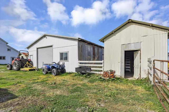 1204 Shore Road, Hollister CA: https://media.crmls.org/mediaz/cd34ff98-ffc8-4ba8-90ab-e9d0f4af4970.jpg