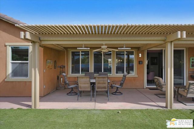 74121 Kingston Court, Palm Desert CA: https://media.crmls.org/mediaz/cd3513ba-deb8-4568-829f-e2d17a8c6660.jpg