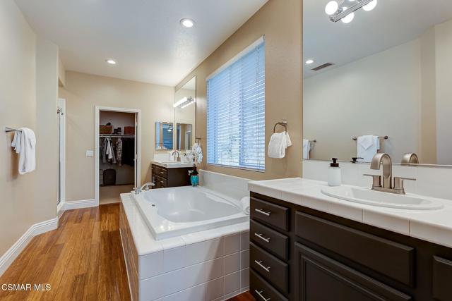 28097 Promontory Lane, Valencia CA: https://media.crmls.org/mediaz/cd3565e6-85c8-4ca9-ba01-efcab585d23d.jpg