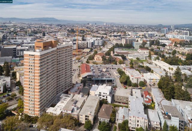 58 Vernon St, Oakland CA: https://media.crmls.org/mediaz/cd358382-5e60-456c-adee-89a03cf60e3e.jpg