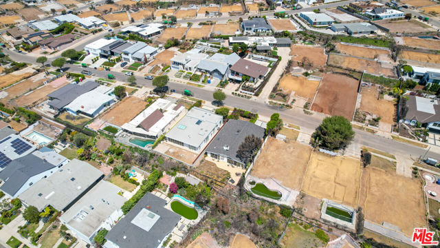 18128 Kingsport Drive, Malibu CA: https://media.crmls.org/mediaz/cd359b12-b276-48c1-9722-4f11dc24b3c2.jpg