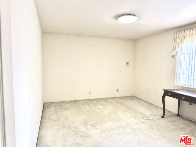 1137 Eagle Vista Drive, Los Angeles CA: https://media.crmls.org/mediaz/cd35ad83-b4fa-4fc3-a956-64de03a46e95.jpg