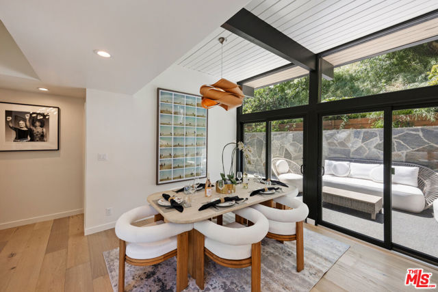 3905 Pacheco Drive, Sherman Oaks CA: https://media.crmls.org/mediaz/cd35bc8b-2aa8-430b-9408-5ca12a77c764.jpg