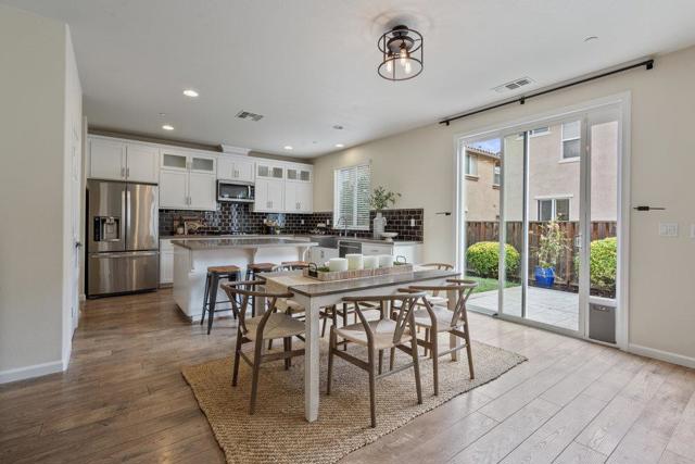 130 Lusitano Way, Gilroy CA: https://media.crmls.org/mediaz/cd362e27-291c-47a0-991a-9b93d2b00bb5.jpg