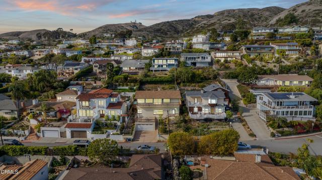 2269 Hyland Avenue, Ventura CA: https://media.crmls.org/mediaz/cd366549-b08b-4835-bd20-24be621381ca.jpg