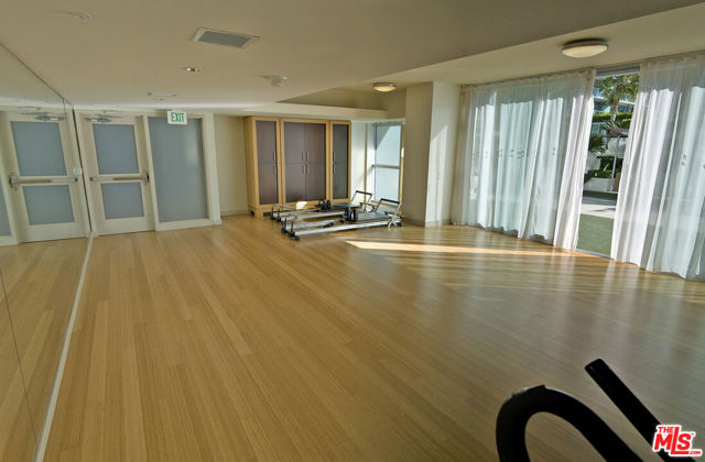 13700 Marina Pointe Drive, Venice CA: https://media.crmls.org/mediaz/cd367e07-1aa9-47a6-b20b-b916b689d74a.jpg