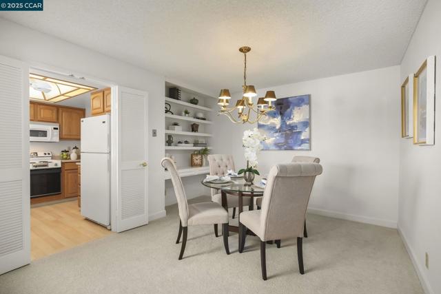 975 Terra California Dr, Walnut Creek CA: https://media.crmls.org/mediaz/cd3687eb-6edb-4113-bc20-87f43589da17.jpg