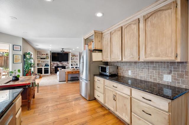 930 Hoesch Way, Gilroy CA: https://media.crmls.org/mediaz/cd36d69e-6d41-4924-978d-3c62fc14e91a.jpg