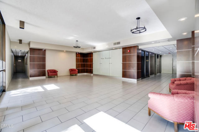 4477 Wilshire Boulevard, Los Angeles CA: https://media.crmls.org/mediaz/cd36e65b-1d3a-4bc2-a776-e152d06ab33b.jpg