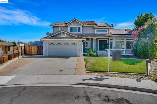 235 Pecan Pl, Brentwood CA: https://media.crmls.org/mediaz/cd376e75-bd27-499e-9258-7a9e76803170.jpg