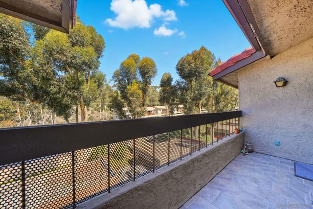 10250 Caminito Cuervo, San Diego CA: https://media.crmls.org/mediaz/cd3846eb-be6a-4172-8ffa-4e5e34c99934.jpg