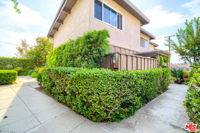 4575 Inglewood Boulevard, Culver City CA: https://media.crmls.org/mediaz/cd385ab4-c213-496e-89d5-e0968f532c7f.jpg