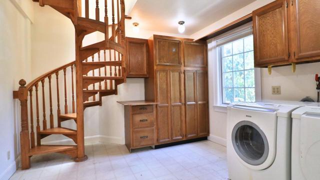 200 Iris Way, Palo Alto CA: https://media.crmls.org/mediaz/cd38ecfb-6eef-4e45-a4d4-963d04c60d6e.jpg