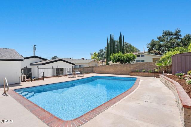 1105 Fairview Drive, La Canada Flintridge CA: https://media.crmls.org/mediaz/cd3be1fc-4785-4977-9757-9473c4323659.jpg