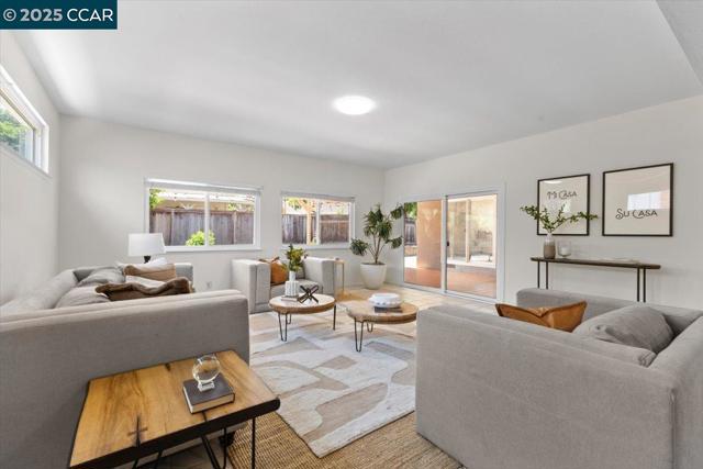 1578 Dianda Dr, Concord CA: https://media.crmls.org/mediaz/cd3c4e29-4b3e-4266-aa91-73b67a45e62f.jpg