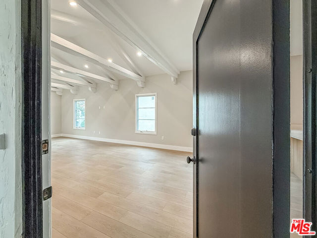 150 N Arnaz Drive, Beverly Hills CA: https://media.crmls.org/mediaz/cd3caa9f-ef10-46f3-b8ca-1b60d3e895d8.jpg
