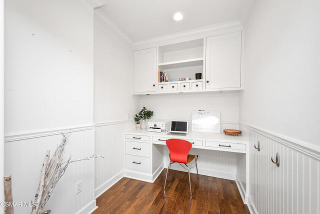 1211 Ridgecrest Place, Westlake Village CA: https://media.crmls.org/mediaz/cd3cb6ea-aa5d-4474-9b61-29a7142671c3.jpg