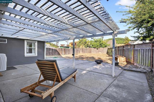 5774 Friar Ct, El Sobrante CA: https://media.crmls.org/mediaz/cd3cba04-7f3f-44fd-89ab-eddf5a370692.jpg
