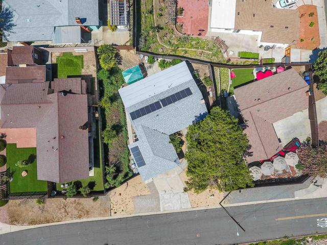 12710 Montauk St, Poway CA: https://media.crmls.org/mediaz/cd3ced78-d0fa-4a7f-b1ee-fbf16db5ef99.jpg