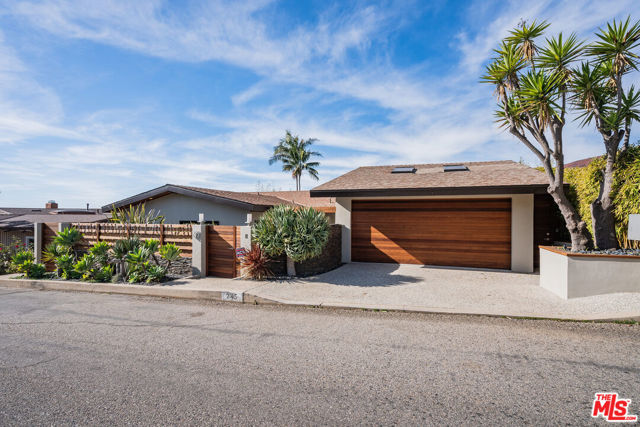 245 Tranquillo Road, Pacific Palisades CA: https://media.crmls.org/mediaz/cd3cf509-f14a-434b-b724-980c088fa58a.jpg