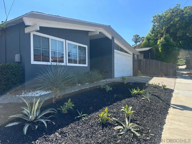 3559 Larga Circle, San Diego CA: https://media.crmls.org/mediaz/cd3d5f71-5307-4016-8c96-e14b63116269.jpg