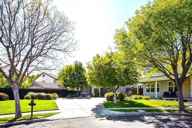 320 Oaks Bridge Pl, Pleasanton CA: https://media.crmls.org/mediaz/cd3d9b04-7860-40cc-a96d-dc80a0e1c0fb.jpg