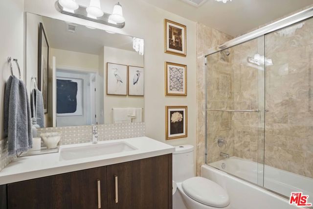 4541 Colfax Avenue, Studio City CA: https://media.crmls.org/mediaz/cd3e175e-5de9-46ef-9b8e-cbb4b8aaea12.jpg