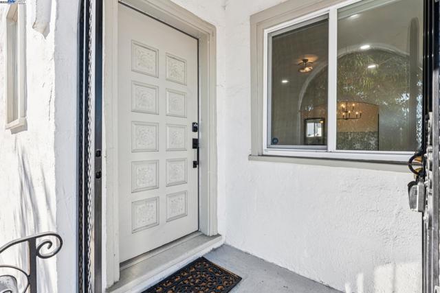 2734 Macarthur Blvd, Oakland CA: https://media.crmls.org/mediaz/cd3e4225-af98-4a1b-8b4b-49568905f7e5.jpg