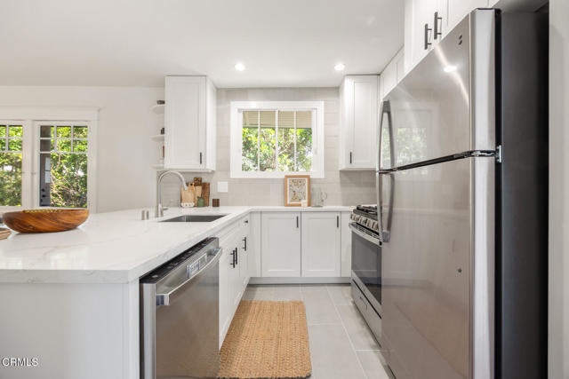 Detail Gallery Image 8 of 43 For 2116 Apex Ave, Los Angeles,  CA 90039 - 3 Beds | 2 Baths